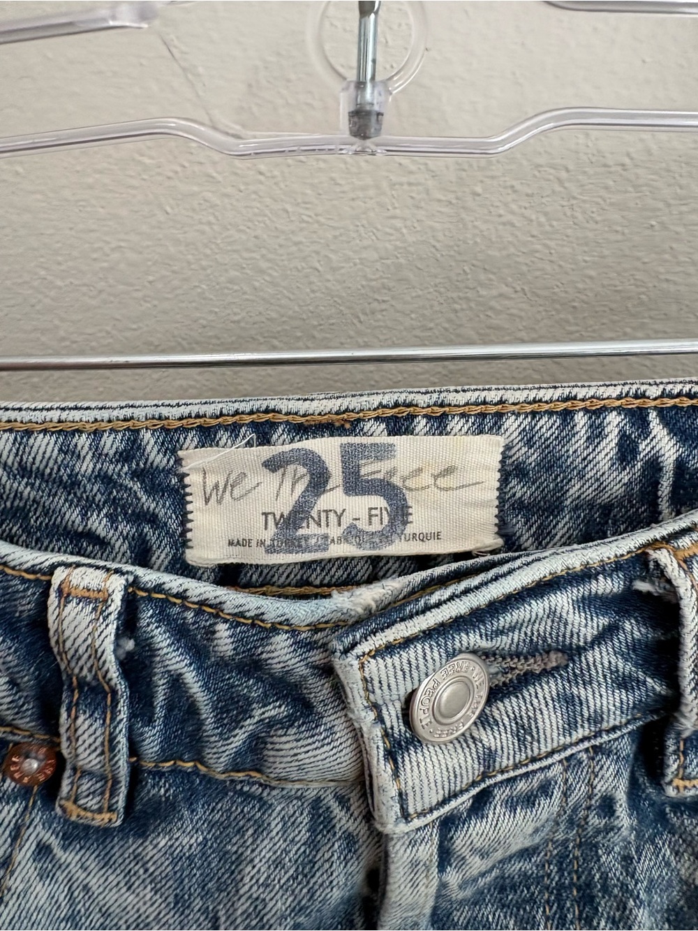 We the free Zuri mom jeans lived in blue acid wash | size 25 - Picture 6 of 6